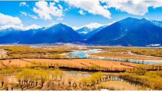 Sông Niyang, một con sông trên cao nguyên Thanh Hải-Tây Tạng ở Trung Quốc